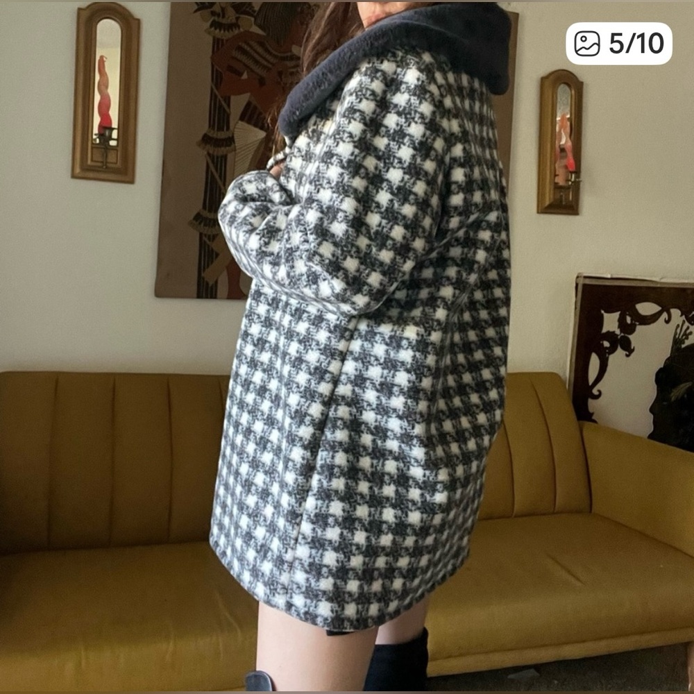 Stylish Black and White Women's Coat - Picture 3 of 12
